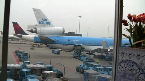 KLM jet unloading Baggage At Amsterdam International Airport Video stock 16302144