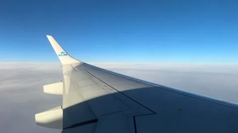 KLM plane wing 스톡 동영상 254598531