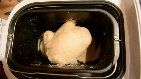Kneading dough in the bread maker 動画素材 72694913