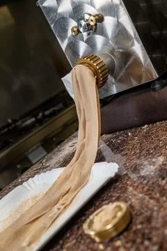 Kneading machine while outputting dough Stock-Fotos