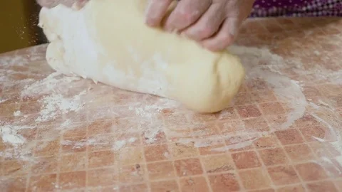 Kneads a stiff dough 스톡 동영상 80042207