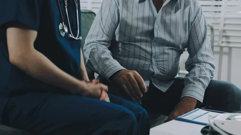 Knee model showing the process of osteoarthritis and knee arthroplasty, doc.. Stock Footage 314212312