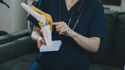 Knee model showing the process of osteoarthritis and knee arthroplasty, doc.. Stock Footage 314212317
