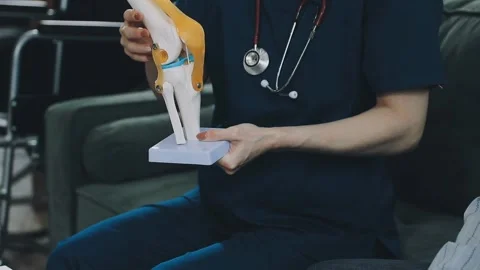 Knee model showing the process of osteoarthritis and knee arthroplasty, doc.. Stock Footage 314212318