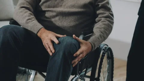 Knee model showing the process of osteoarthritis and knee arthroplasty, doc.. Stock Footage 314212336