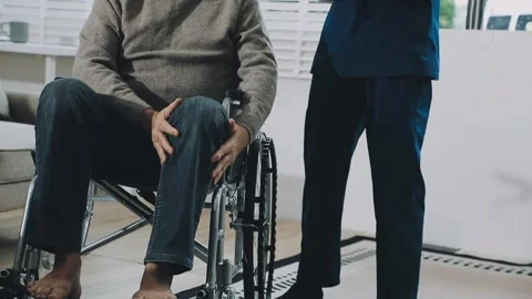 Knee model showing the process of osteoarthritis and knee arthroplasty, doc.. Stock Footage 314212338