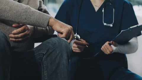 Knee model showing the process of osteoarthritis and knee arthroplasty, doc.. Stock Footage 314212347