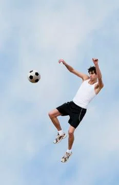 Kneeing the ball Foto stock