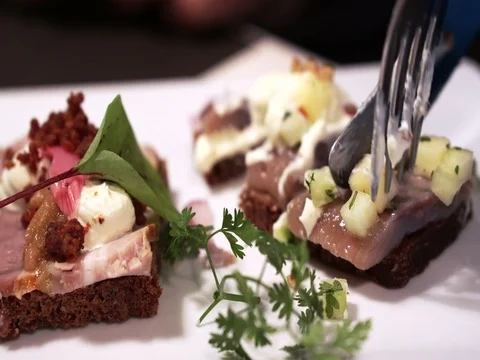 Knife and fork cutting open sandwich in slow motion Video stock 74645235