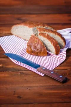 Knife and rye bread Foto stock