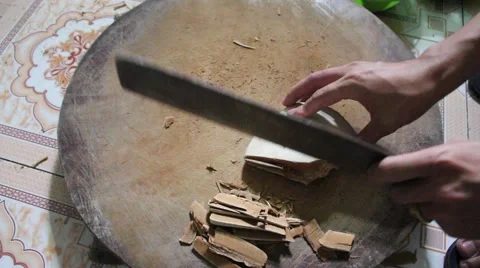 Knife to chip Ganoderma 스톡 동영상 64578675