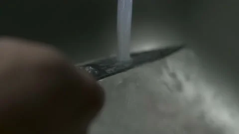 Knife cleaning under water 스톡 동영상 170833503