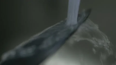 Knife cleaning under water 스톡 동영상 170833617