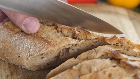 The knife cuts the bread into pieces Video stock 80924525