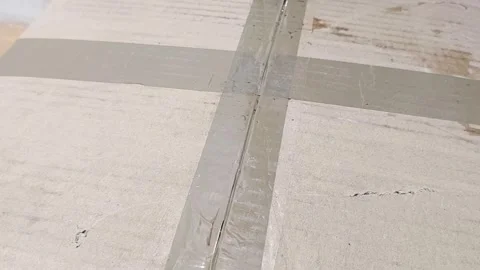 A knife cuts a cardboard box Vidéo 332355295
