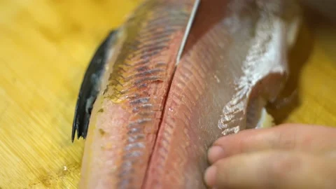 Knife cuts fish 4K Stock-Footage 102450165