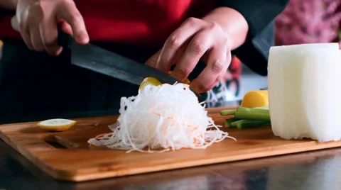  Knife cuts lemon Video stock 64335992