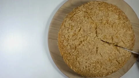 Knife cuts a piece of cake Stock Footage 142512563