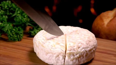 Knife cutting a cake 스톡 동영상 79450724