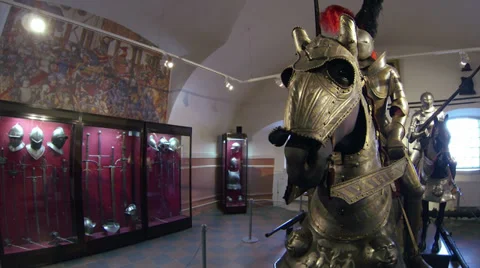 A knight in armor on horseback Video stock 35266456