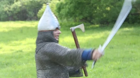 Knight fighting with swords 動画素材 62802159