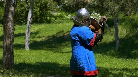 A knight makes a shield strike in the face of an opponent during a sword fight Stock-Footage 122079698