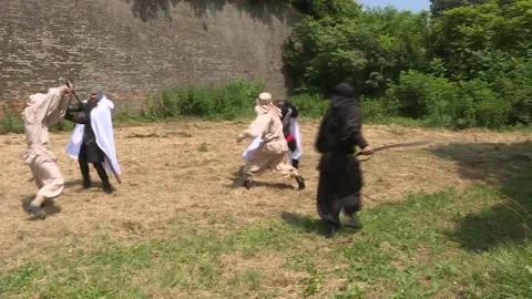 Knight Templar and Arab warriors battle Stock Footage 140599078