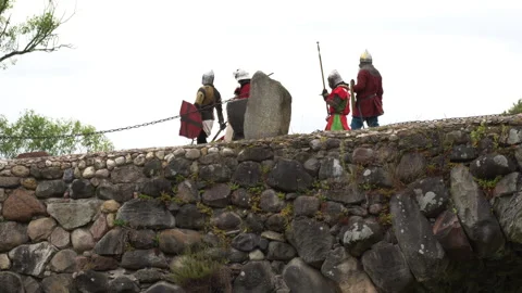 Knightly serves 動画素材 137449537