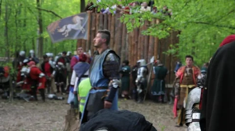 Knights put on their armor before the next battle 動画素材 40521025