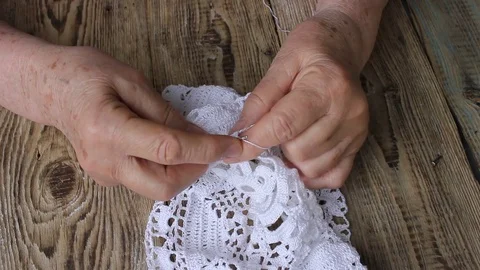 Knit white table cloth Stockbeeldmateriaal 76761423