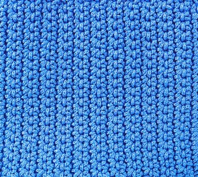 Knitted background.Texture of rough knitting from blue woolen threads Foto stock