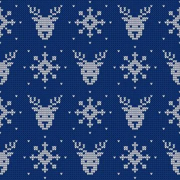 Knitted pattern with deers and snowflakes. Winter background. Vector. Illustrazione stock