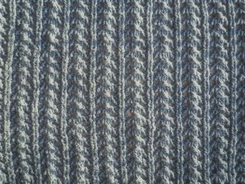 Knitted pattern of gray yarn. Lush machine or hand knitting. Warm wardrobe fo Fotos de archivo