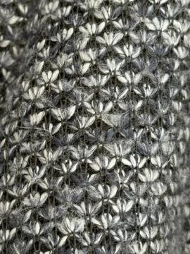 Knitted texture in gray and white wool forming intricate pattern, ideal for.. Foto stock