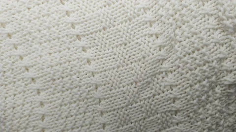 Knitted wool background made of white yarn Stockbeeldmateriaal 168912424