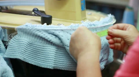 Knitter measuring length of loop Video stock 26127183