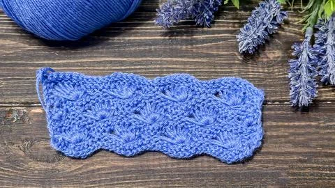Knitting patterns with a raised pattern and yarn in different colors. Copy .. 스톡 사진
