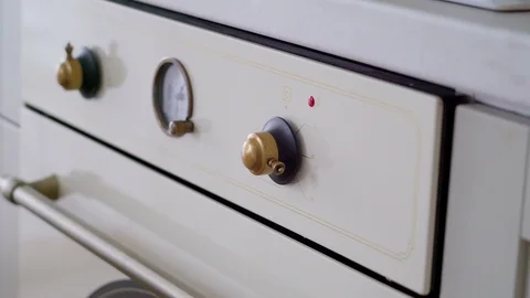 The knobs of the gas range to control the heat 스톡 동영상 95526479