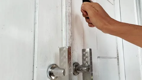 Knock the door Video stock 327774410