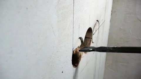 Knocking plaster off the wall. Video stock 267726171