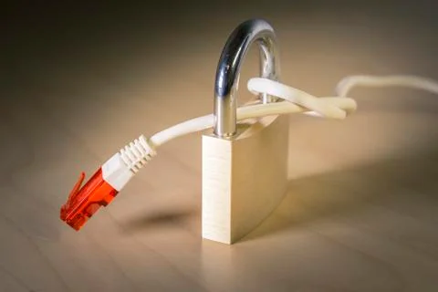 Knotted net cable around a padlock Stock-Fotos