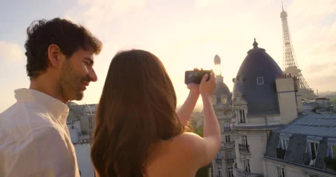 To know Paris is to know love. 4k video footage of a young couple taking Stock Footage 200890500
