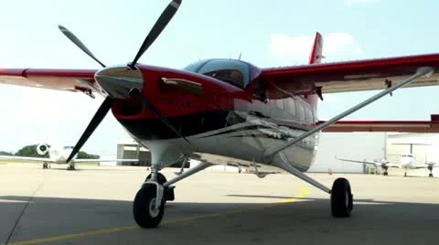 Kodiak Engine Start 動画素材 13314965