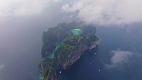 Koh Phi Phi Lee panoramic aerial of Maya Bay and Phi Leh Bay Stock Footage 303358816