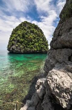 Koh phi phi view of maya bay, island, thailand Stock Photos