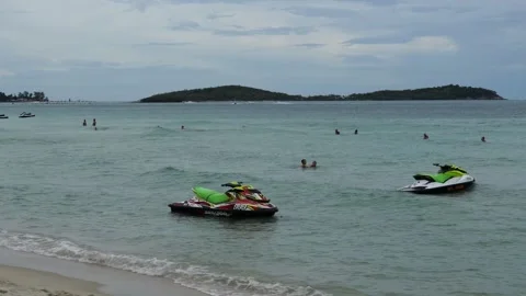 KOH SAMUI, THAILAND - AUGUST 21, 2026: Chaweng Beach during a summer holiday 動画素材 345289526