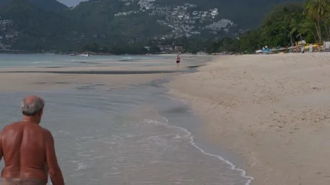 KOH SAMUI, THAILAND - AUGUST 24, 2026: Chaweng Beach during low tide Stock Footage 343800914