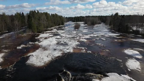 Koitelinkoski rapids in early spring, Oulu Finland 库存影片 331500730