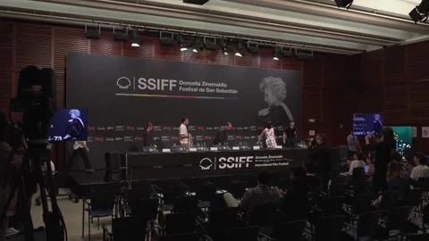 Koldo Almandoz consolidates his commitment to the thriller miniseries with 'Zeru 動画素材 317844199