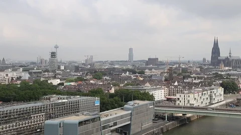 Köln  Panorama / Kranhäuser Video stock 81390143